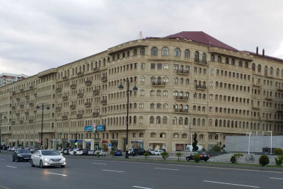 AMAY ticarət mərkəzində 32 yaşlı kişi hündürlükdən yıxılıb