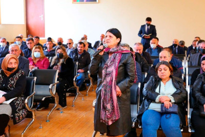 Binəqədi rayonunda İcra başçısı sakinləri qəbul edib