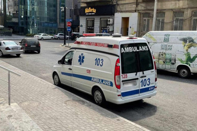 Bakıda gənc oğlan özünə qəsd etmək istəyib