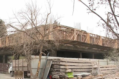 Nəsimi rayonunda 3 məktəbin yerləşdiyi ərazidə söküntü işləri aparılır