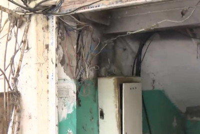 Binəqədi rayonunda yataqxananın elektrik naqilləri təhlükə saçır