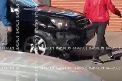 Yasamal rayonunda işıqforu gözləməyən avtomobil qəzaya düşdü