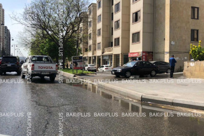 Qələbə dairəsinin yaxınlığında kanalizasiya daşıb
