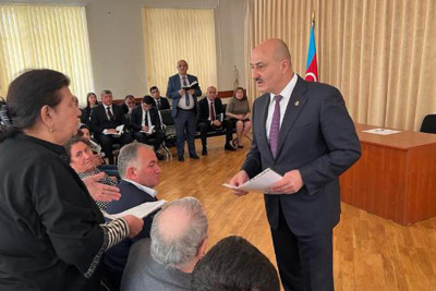 Nəsimi rayon İcra Hakimiyyətinin başçısı sakinlərlə görüşüb