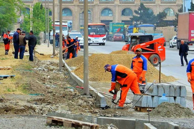 Nərimanov rayonunda növbəti küçə təmir olunur