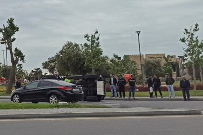 Bakının mərkəzində qəza: "Gelandewagen” aşıb