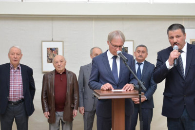 Alman rəssam Otto Hohltun əsərlərini Bakıda nümayiş etdirir