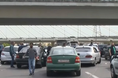Avtobus dayanacaqlarında manatlıq taksilərin yaratdığı problem: rəsmi qurumlar vəziyyəti şərh edib