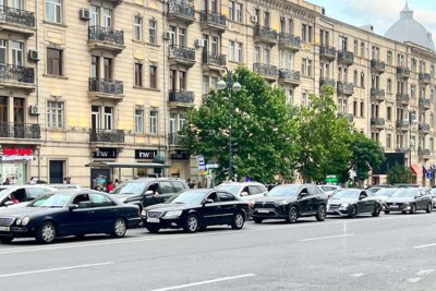 Bakıda bir sıra küçə və prospektlərdə sıxlıq yaranıb