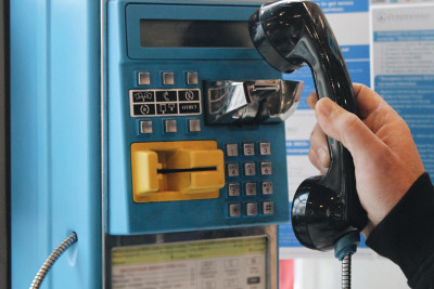 Bakıda unudulan taksofonlar: aparatların çoxu işləmir