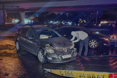 “20 Yanvar” dairəsində iki avtomobil toqquşub