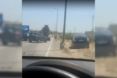 Binəqədi-Novxanı yolunda “Toyota Prius”-un iştirakı ilə növbəti qəza baş verib