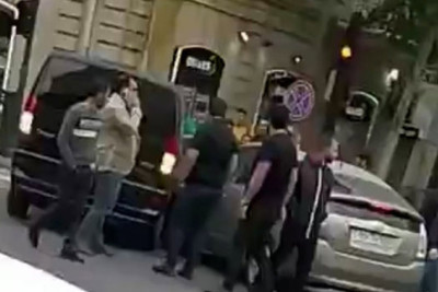 Səfirliyin avtomobili Bakıda qəzaya düşüb