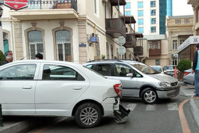 Nəsimi rayonunda avtoqəza baş verib