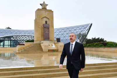Prezident İlham Əliyev Həzi Aslanovun məzarını ziyarət edib