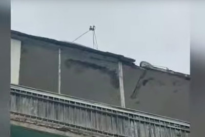 Ələtdə külək yaşayış binasına zərər vurub