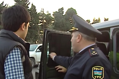 Avtomobillərdə pərdə və plyonkadan istifadə qanuni olacaqmı?