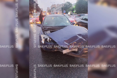 Bakıda yol qəzası nəticəsində işıqfor aşıb