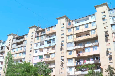Suraxanı rayonu: yaşayış binalarının girişləri uçmaq üzrədir