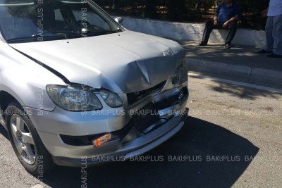 Xətai: “Bravo” hipermarketinin yanında iki avtomobil toqquşub