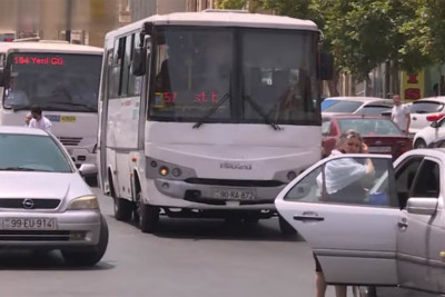 İsti havalarda bəzi avtobuslarda soyutma sisteminin olmaması sərnişinlər və sürücülər üçün dözülməz vəziyyət yaradır