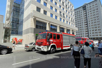“Globus Center”-də tüstülənmə: FHN hadisə yerinə gəlib