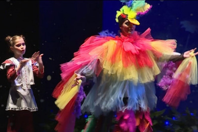 Bakıda “Qırmızı papaq və Redmuzi” adlı musiqili tamaşa nümayiş olunub