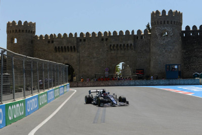 Bakıda Formula-1 halqasında quraşdırılan beton bloklar tamamilə yığışdırılıb