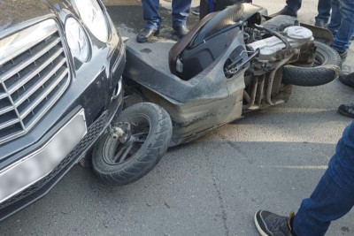 Bakıda ölümcül qəza: motosiklet yük maşını ilə toqquşub