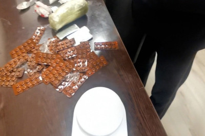 Xaricdə yaşayan narkotacirin “toruna” düşmüş daha bir narkokuryer saxlanılıb