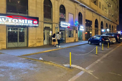 Bakıda mağaza pulsuz parkinq yerlərinə zəncirlər asıb: BNA araşdırma aparır
