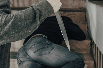 Xətai rayonunda 40 yaşlı kişi tanışı tərəfindən bıçaqlanıb