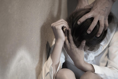 Xəzər rayonunda 12 yaşlı qız qonşular tərəfindən zorlanıb