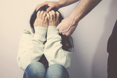 Bakıda qadın övladlarının əri tərəfindən döyüldüyü iddiası ilə polisə müraciət edib