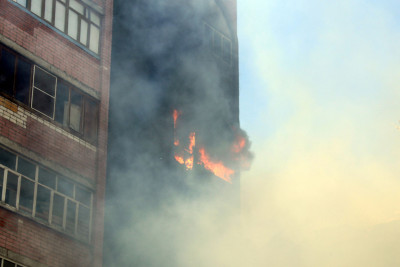 Xətai: İ.Orucov küçəsində ikimərtəbəli binada yanğın baş verib