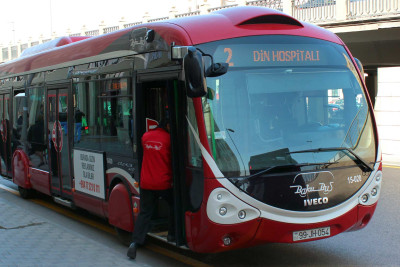 Bakı avtobuslarında kondisionerlər niyə işləmir?