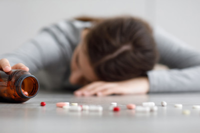 Xətai rayonunda 16 yaşlı qız intihar edib