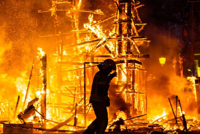 Bakıda gecə saatlarında restoranda və açıq ərazidə yanğınlar olub