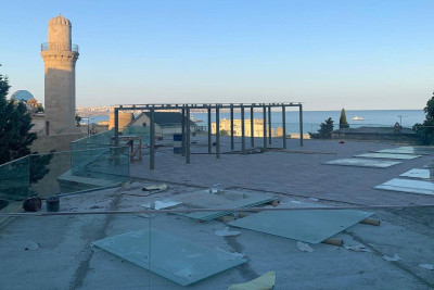 Yeni tikili Şirvanşahlar Sarayından dəniz mənzərəsini kəsir: qoruq açıqlama verib