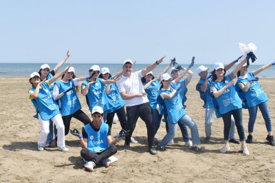 Şüvəlanda çimərlik könüllülər tərəfindən təmizlənib