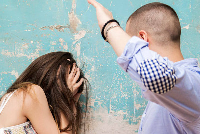 Arvadını İnstagrama görə döydü, qadın isə onu bağışladı