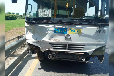 Bakıda 70 saylı marşrut avtobusu qəzaya uğrayıb