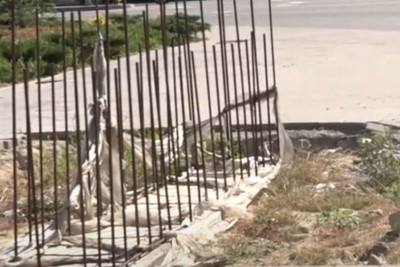 Mərdəkan-Şüvəlan yolunda inşası 10 ildən çoxdur bitməyən piyada keçidi mövcuddur