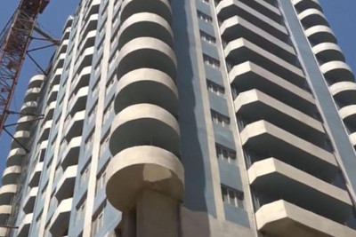 Yasamal rayonunda 5 bina 16 ildir ki tikilib başa çatmır: sakinlər şikayət edirlər