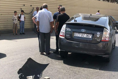 “Həzi Aslanov” metro stansiyasının yaxınlığında “Prius” qəza törədib