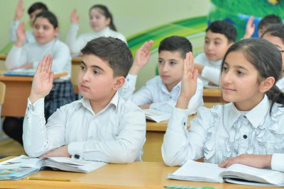 Bakıda təmayül siniflərində təhsil alan şagirdlərin sayı artıb