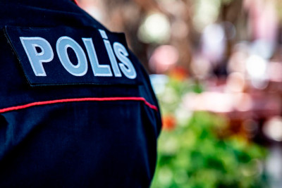 Bakıda polis əməkdaşı ehtiyatsızlıqdan özünə xəsarət yetirib