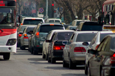 Hava limanı körpüsünə gedən yolda qəza baş verib
