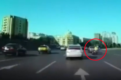 Bakıda DYP əmakdaşı motosikletlə qəzaya uğrayıb