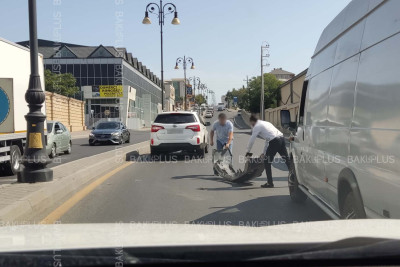 Badamdarda “Kia” ilə “Toyota” toqquşub